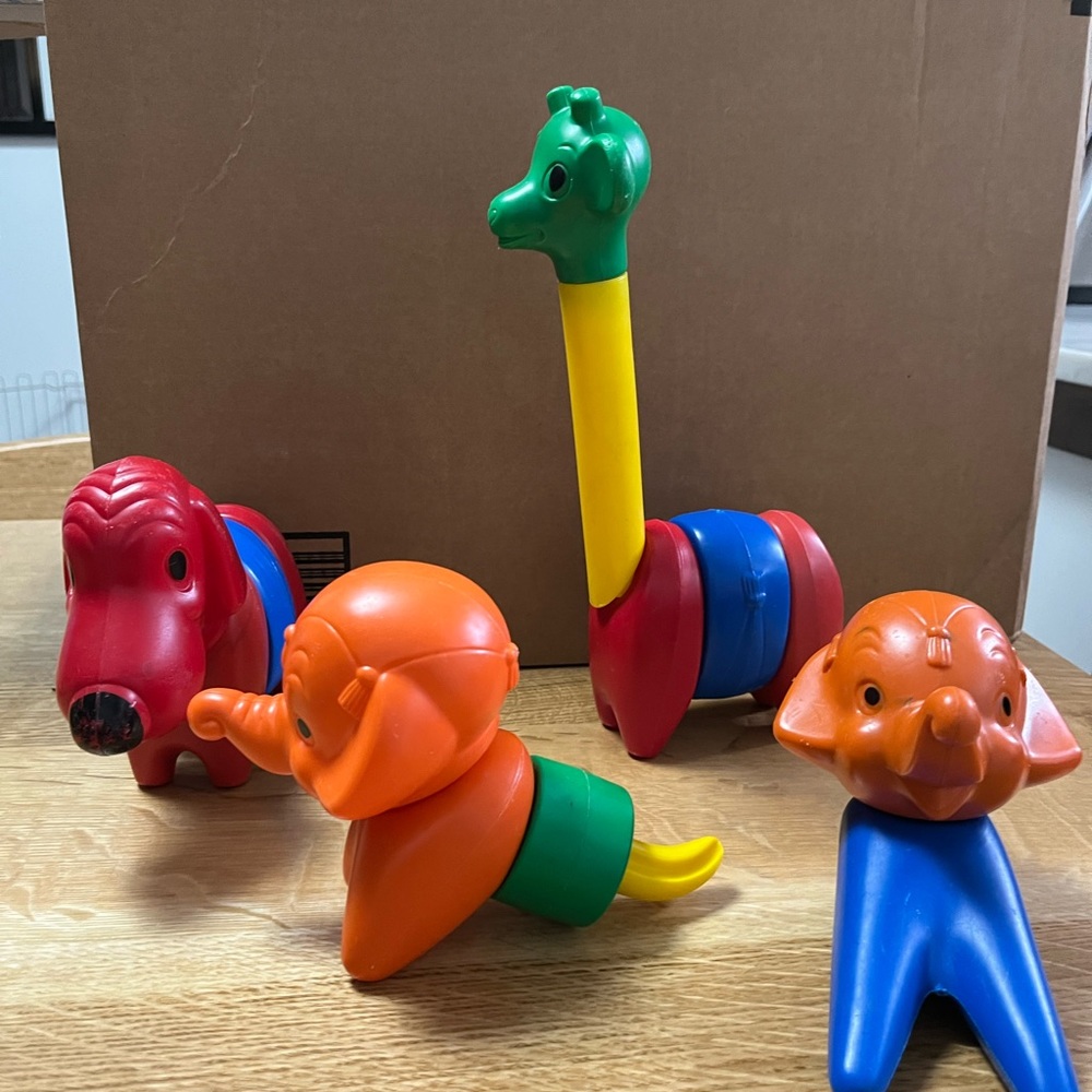Vintage 1960 s Tupperware Animal Toys Zoo It Yourself Mix and Match (Plastic)